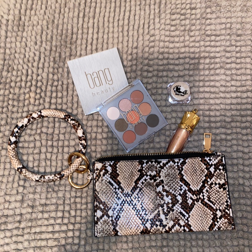 Eye palette/lipgloss/ glimmer powder